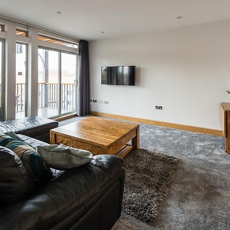 Dee Lane Apartment Chester Bagian luar foto